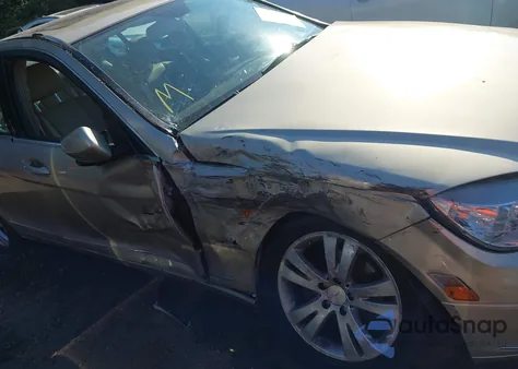 2010 Mercedes-Benz C 300 Luxury/Sport z USA, uszkodzony, nr VIN WDDGF5EB7AR129277